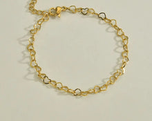 Load image into Gallery viewer, Hollow Heart Bracelet
