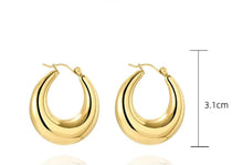 Load image into Gallery viewer, Chunky Gold Hoop Earrings
