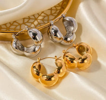 Load image into Gallery viewer, Chunky Cloud Earrings  Gold/ Silver
