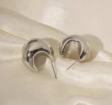 Load image into Gallery viewer, Chunky Crescent Earrings  Gold/Silver
