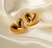 Load image into Gallery viewer, Chunky Gold Heart Earrings
