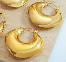 Load image into Gallery viewer, Gold Geometric Chunky Hoop
