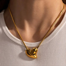 Load image into Gallery viewer, Chunky Heart Pendant Necklace Gold/ Silver
