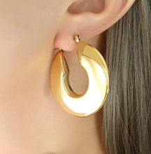 Load image into Gallery viewer, Chunky Wide Hoop Earring Gold/Silver
