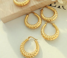 Load image into Gallery viewer, Chunky Gold Crescent Hoop Earring
