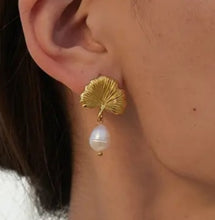 Load image into Gallery viewer, Freshwater Pearl Gold Earring
