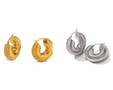 Load image into Gallery viewer, Chunky Spiral Earring  Gold/ Silver
