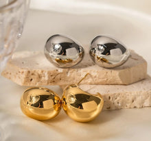 Load image into Gallery viewer, Chunky Crescent Earrings  Gold/Silver
