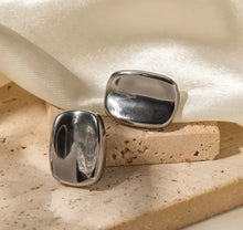 Load image into Gallery viewer, Chunky Square Earring Gold/Silver
