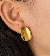 Load image into Gallery viewer, Chunky Square Earring Gold/Silver
