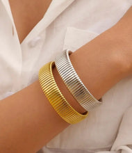 Load image into Gallery viewer, Chunky Wide Snake Chain Bracelet (Gold/Silver)
