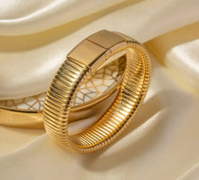 Load image into Gallery viewer, Chunky Wide Snake Chain Bracelet (Gold/Silver)
