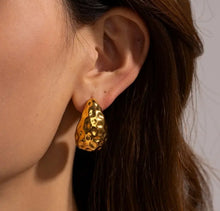 Load image into Gallery viewer, Chunky Hammered Waterdrop Earrings  (Gold/Silver)
