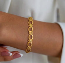 Load image into Gallery viewer, Intertwined Circle Bracelet
