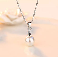 Load image into Gallery viewer, Pearl Pendant Necklace
